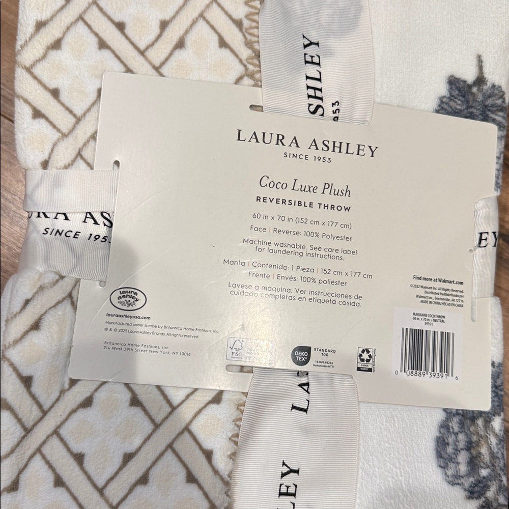 Laura Ashley Cream and Blue Floral Plush Reversible Throw - Picture 3 of 8